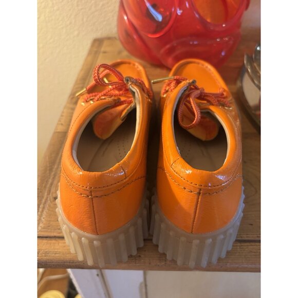 Clarks Torhill Bee shoes in orange patent leather Size 8.5 Wallabee - Picture 11 of 11